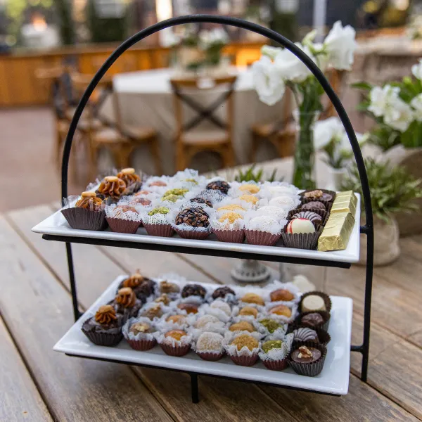 Porta dulces de hierro con 54 mini dulces